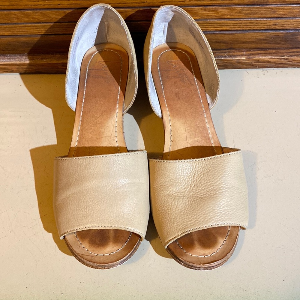 Lord & Taylor Wedge Sandal gently used